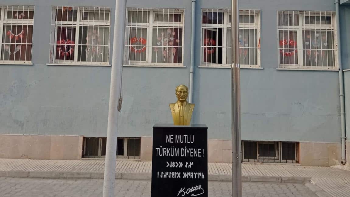 Okul Bahçemize Atatürk Büstü Yapıldı