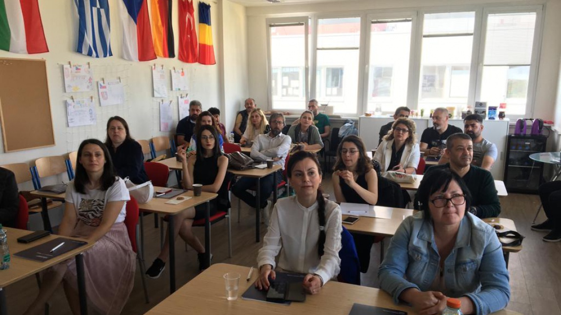 Okul Müdürümüz Lütfi TÜRKGENCİ Çekya'da Kursa Katıldı